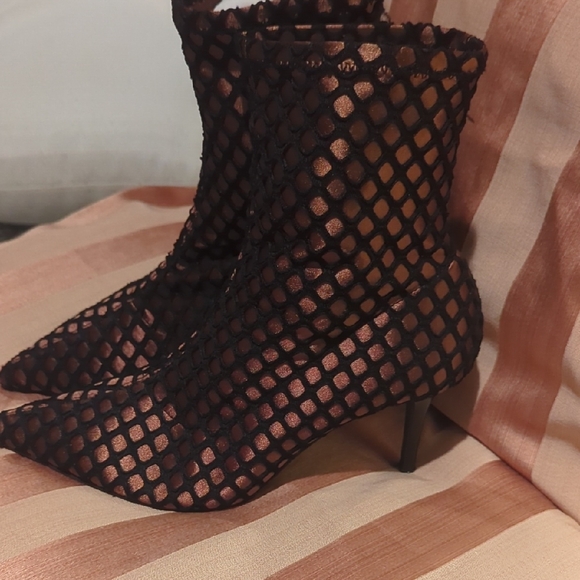 Zara Black and Tan Heeled Boots - Picture 4 of 11